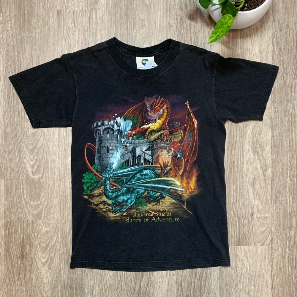 Vintage duelling dragons universal studios tee